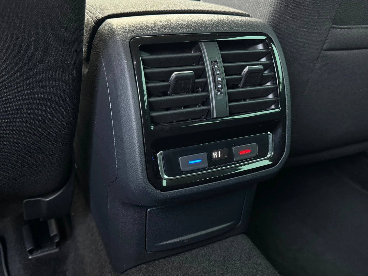 VW Passat Business 2.0 TDI SCR DSG - изображение 8