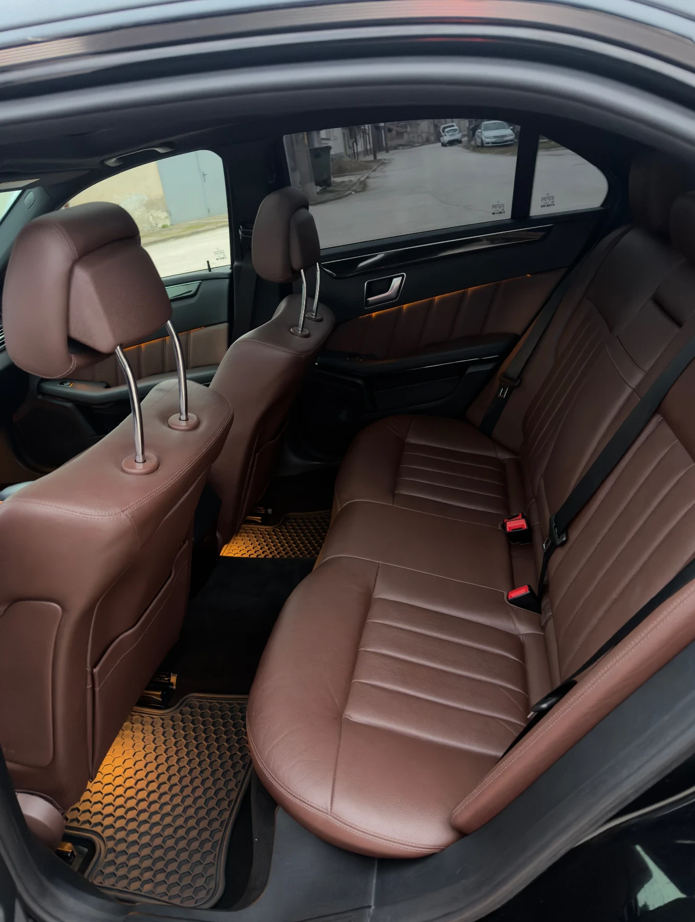 Mercedes-Benz E 350, снимка 12 - Автомобили и джипове - 54012709