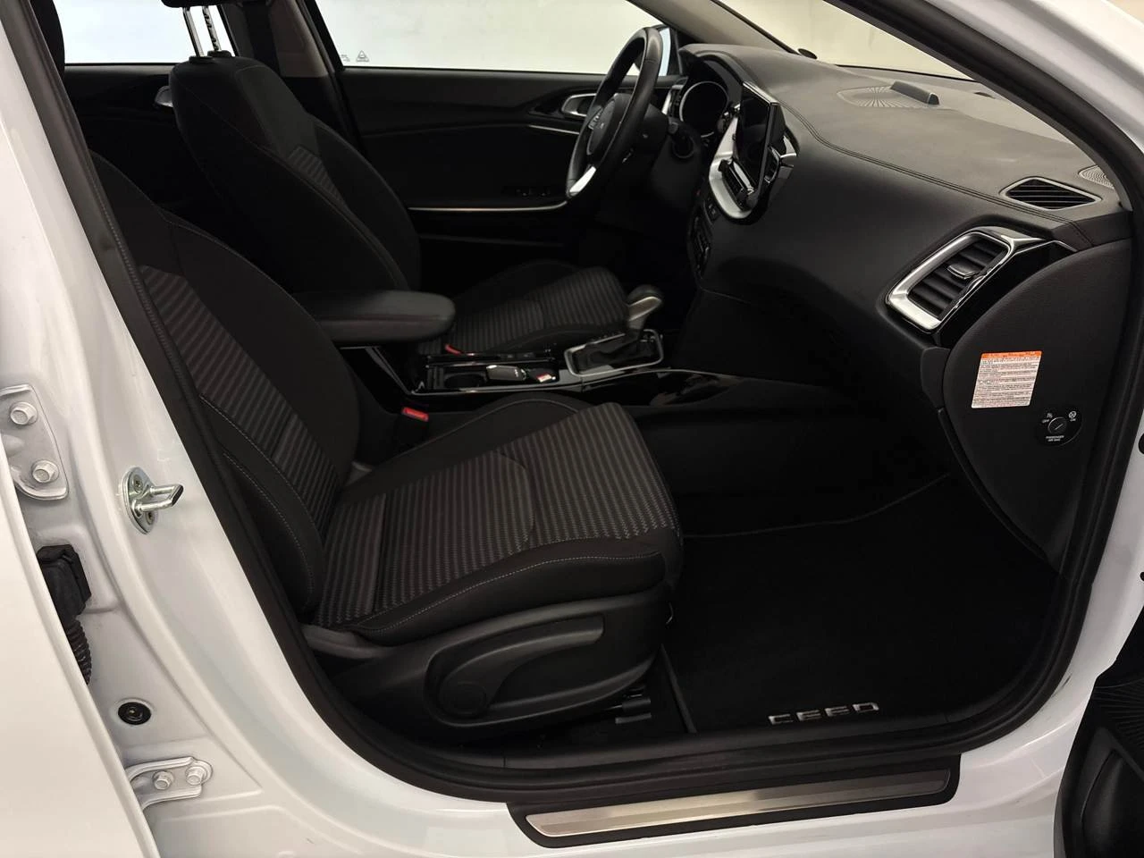 Kia Ceed  1.6 GDI Vision Plugin Hybrid, снимка 10 - Автомобили и джипове - 54595940