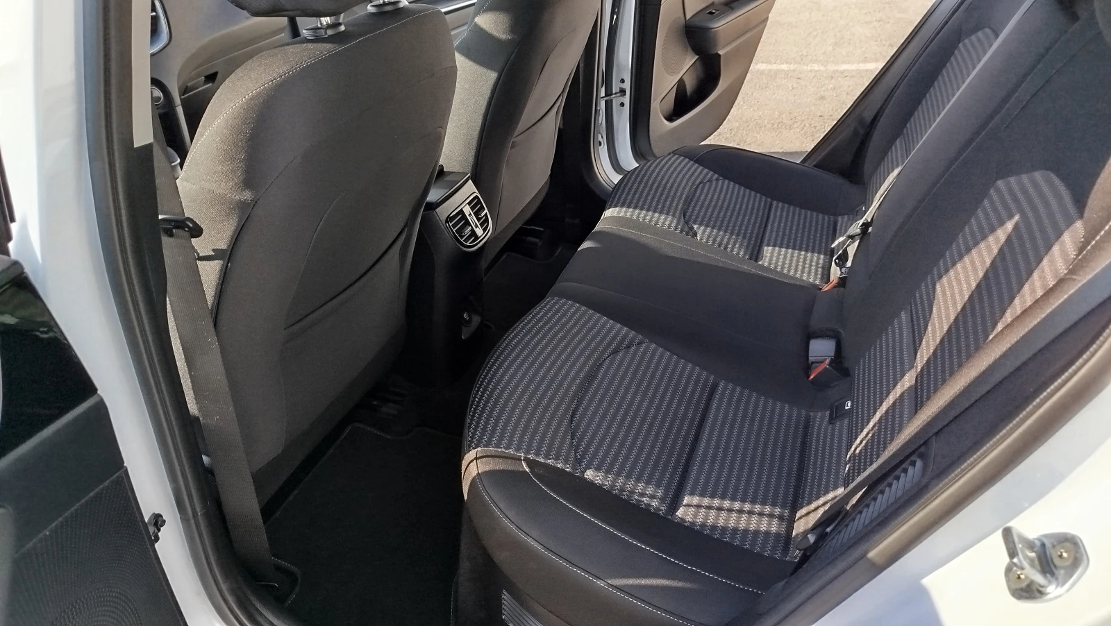 Kia Ceed  1.6 GDI Vision Plugin Hybrid, снимка 13 - Автомобили и джипове - 54595940