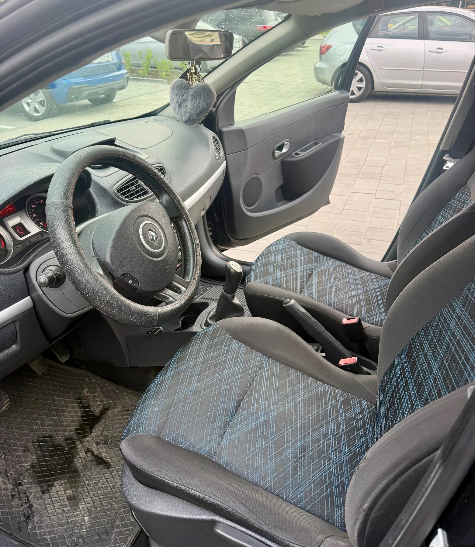 Renault Clio 3, снимка 6 - Автомобили и джипове - 54886567