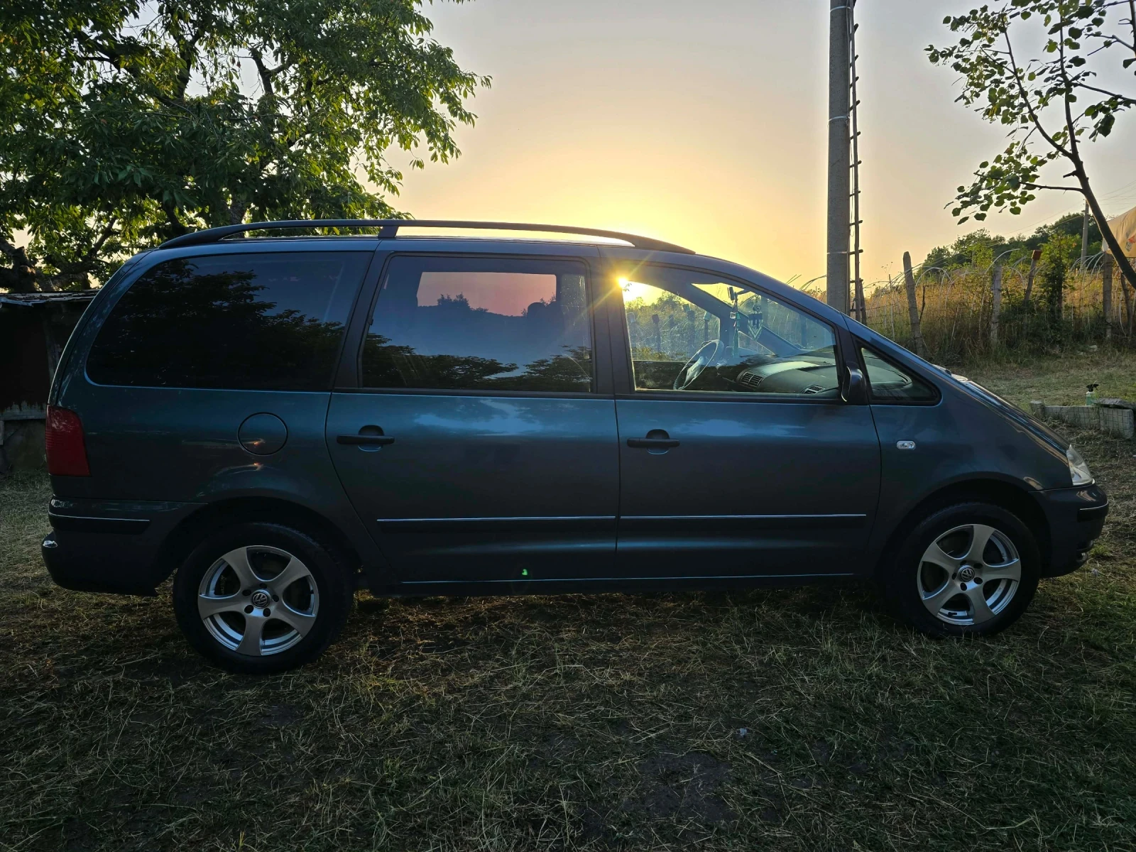 VW Sharan 1.9 TDI Facelift, снимка 9 - Автомобили и джипове - 55425235