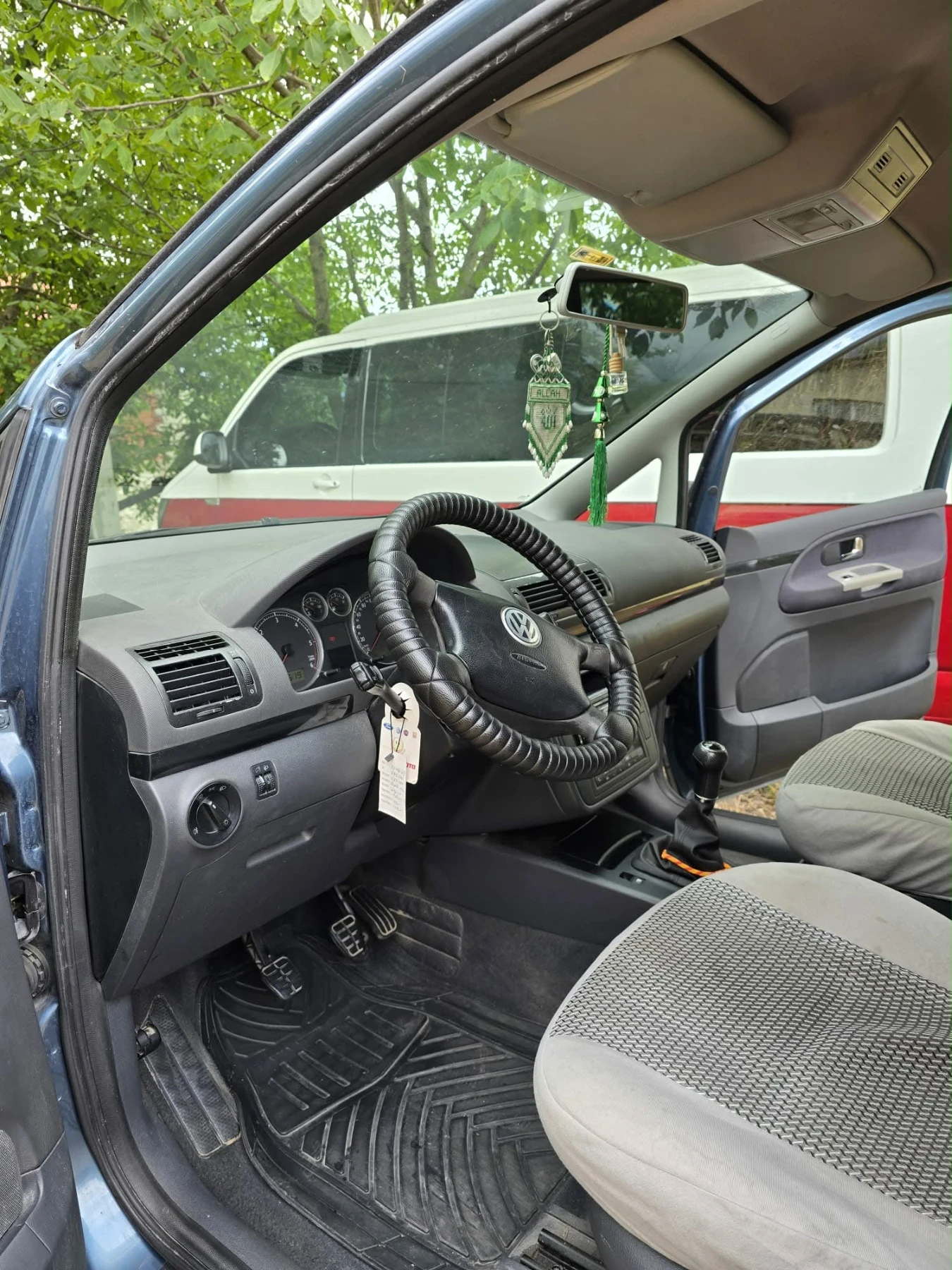 VW Sharan 1.9 TDI Facelift, снимка 3 - Автомобили и джипове - 55425235