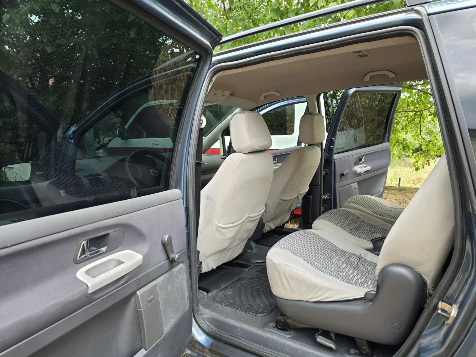 VW Sharan 1.9 TDI Facelift, снимка 5 - Автомобили и джипове - 55425235