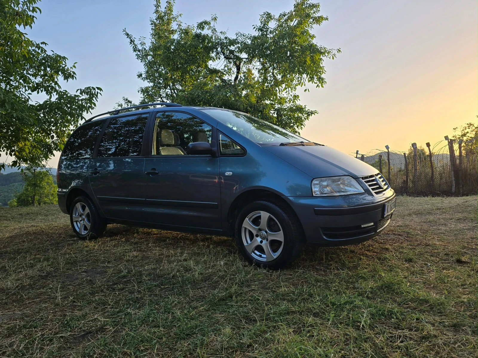 VW Sharan 1.9 TDI Facelift, снимка 12 - Автомобили и джипове - 55425235