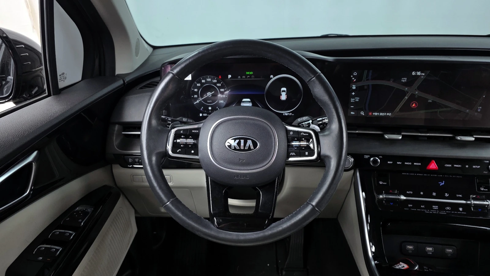Kia Carnival 7-Seater Noblesse, снимка 13 - Автомобили и джипове - 55433529