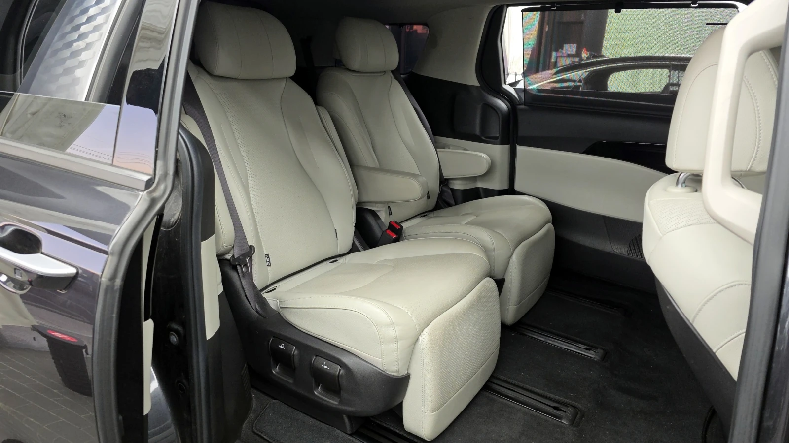 Kia Carnival 7-Seater Noblesse, снимка 12 - Автомобили и джипове - 55433529