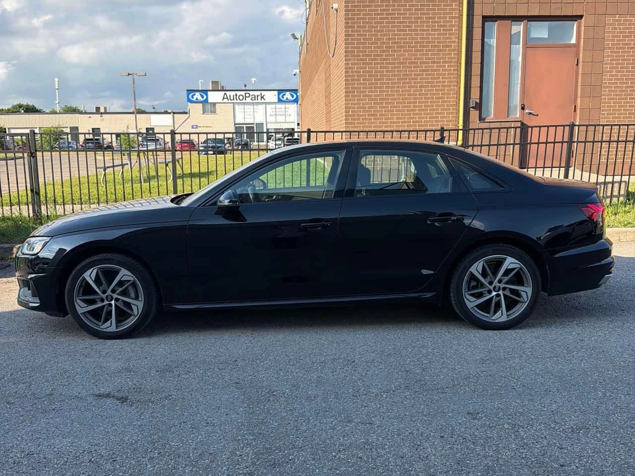 Audi A4 * Komfort 45 TFSI quattro / CARFAX / АВТОКРЕДИТ , снимка 2 - Автомобили и джипове - 55508003