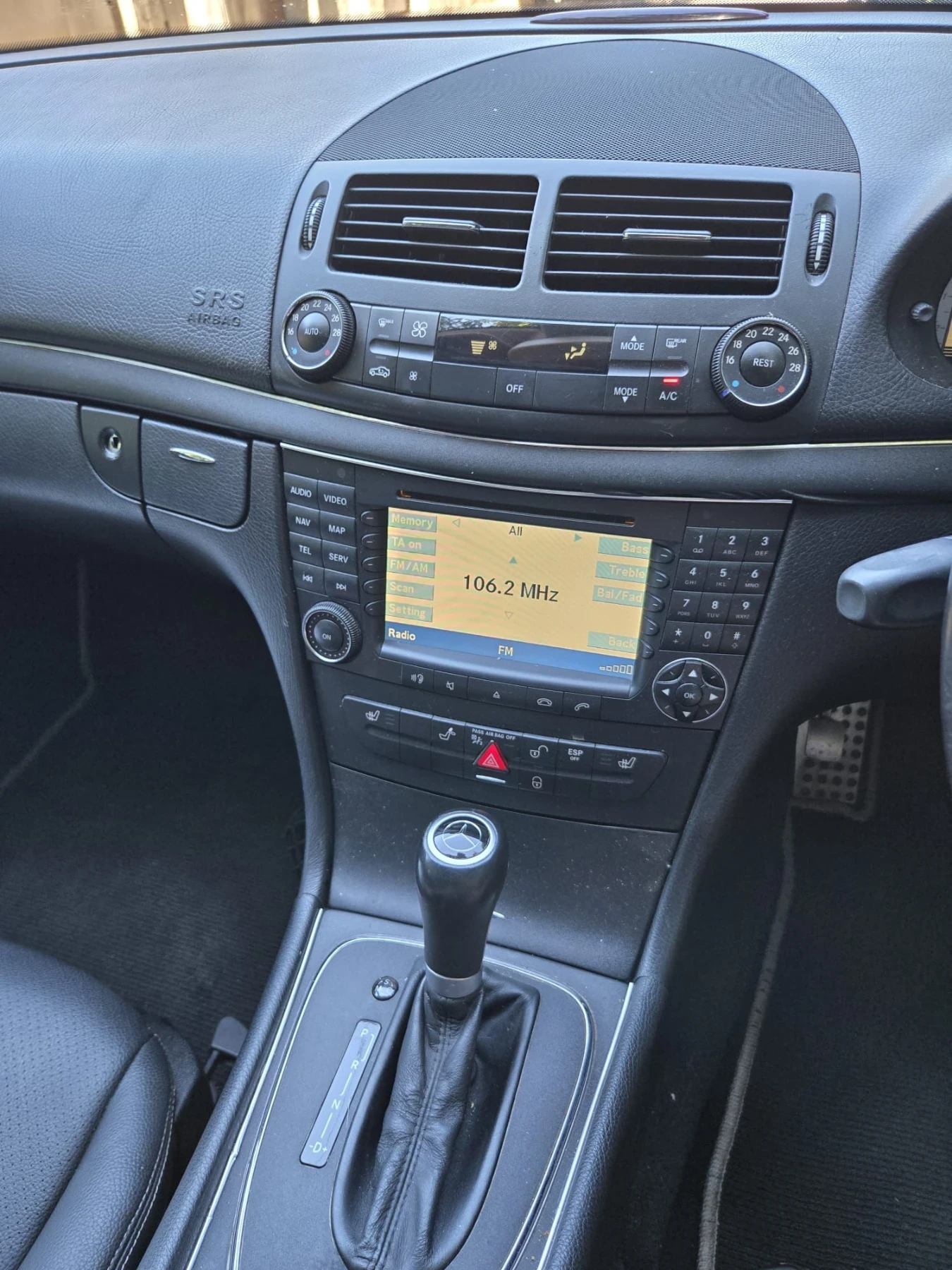 Mercedes-Benz E 320, снимка 4 - Автомобили и джипове - 56158425