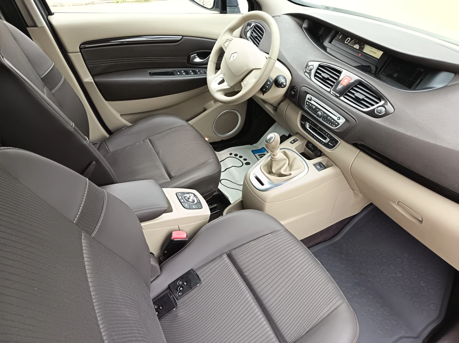 Renault Scenic 1.9cdi 130kc, снимка 6 - Автомобили и джипове - 56524477