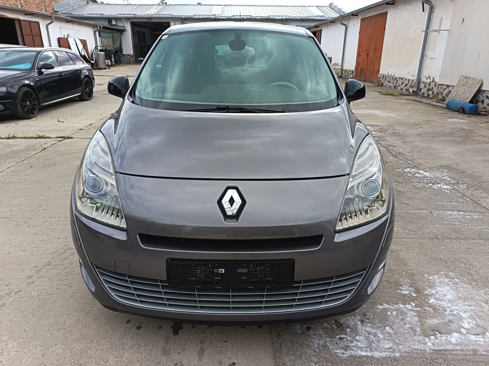 Renault Scenic 1.9cdi 130kc, снимка 8 - Автомобили и джипове - 56524477