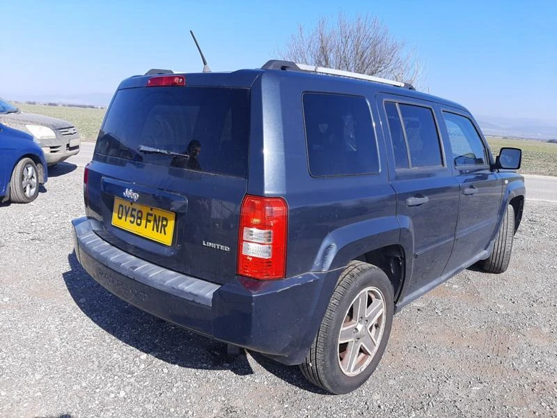 Jeep Patriot 2.4 рачна кутия, снимка 3 - Автомобили и джипове - 32024056