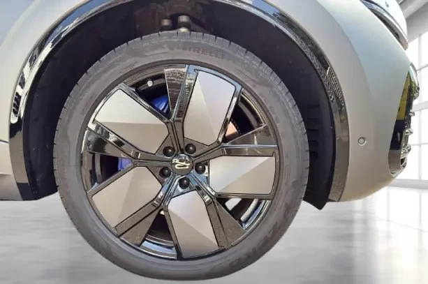 VW Touareg 3.0 TSIe 4Motion = R-Line = Гаранция, снимка 4 - Автомобили и джипове - 54178459