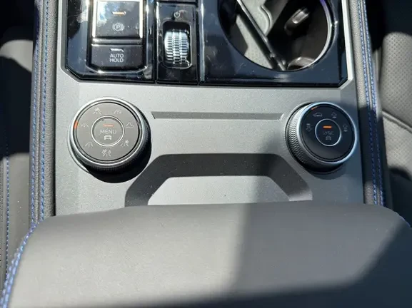 VW Touareg 3.0 TSIe 4Motion = R-Line = Гаранция, снимка 11 - Автомобили и джипове - 54178459