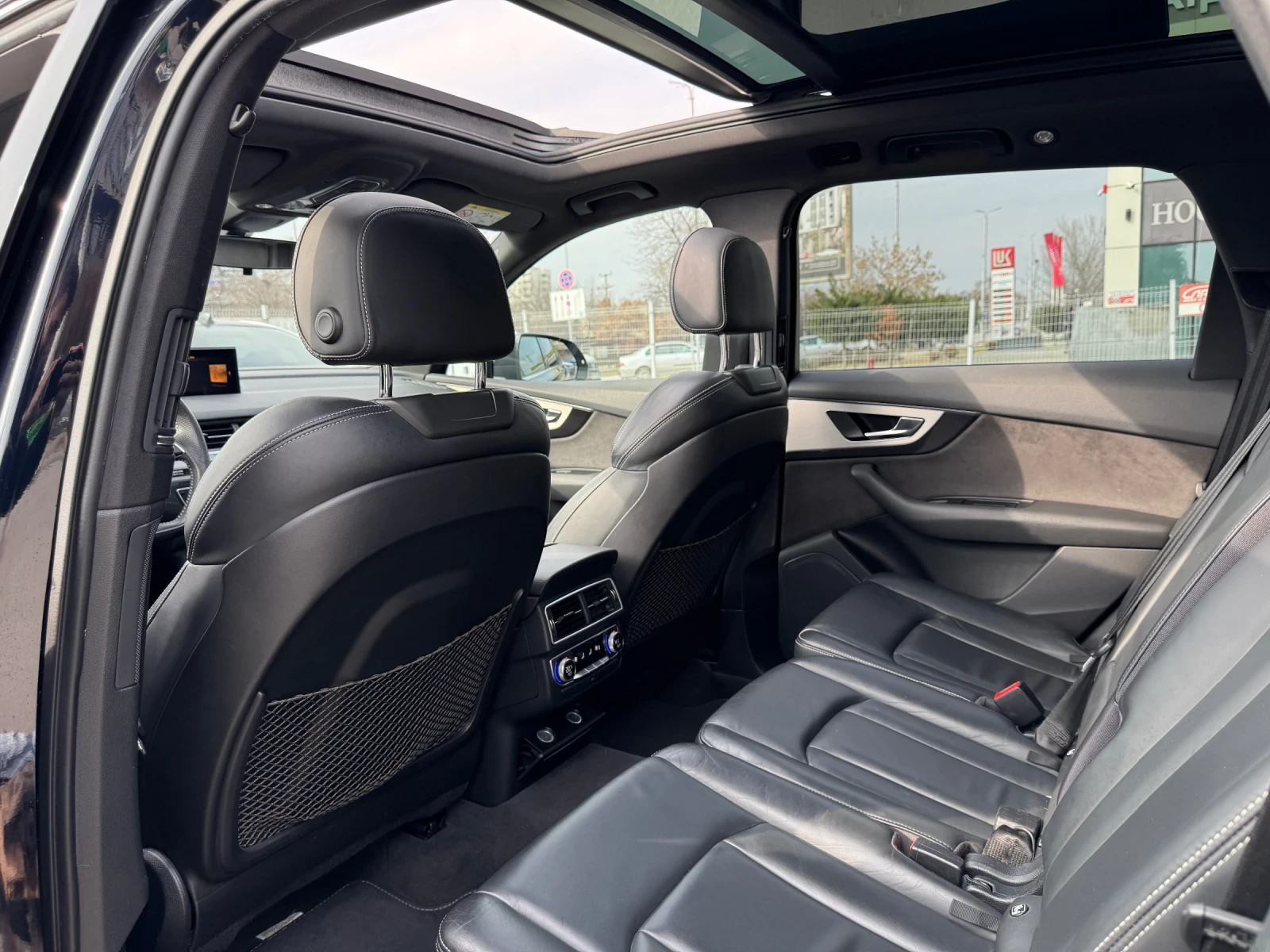 Audi Q7 3.0TDI / S-Line/ ГАРАНЦИЯ / Напълно обслужен!!  - изображение 6