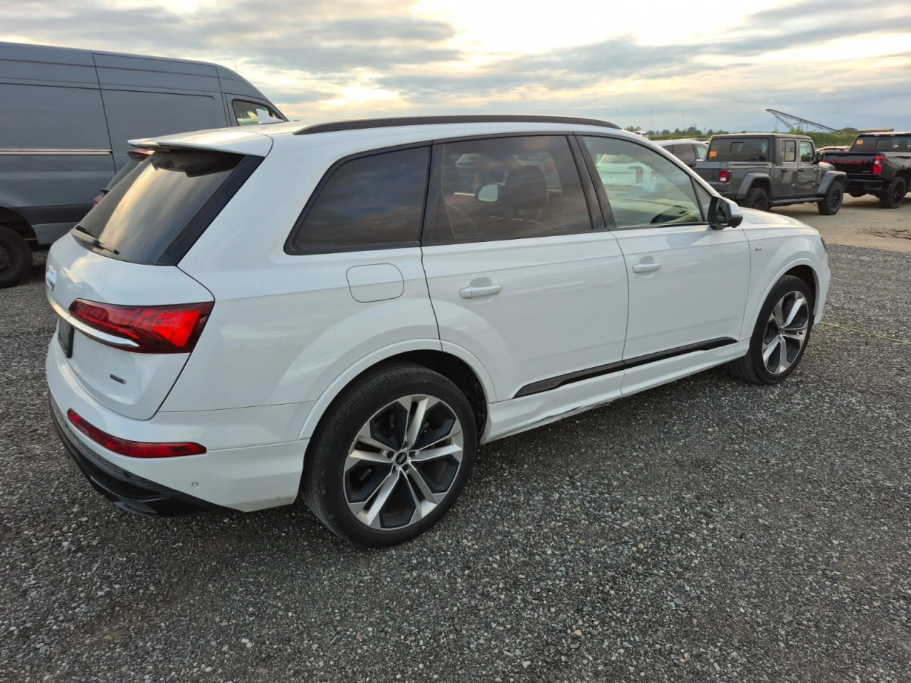 Audi Q7 * CARFAX * АВТО КРЕДИТ * ЦЕНА ДО БГ! - изображение 4