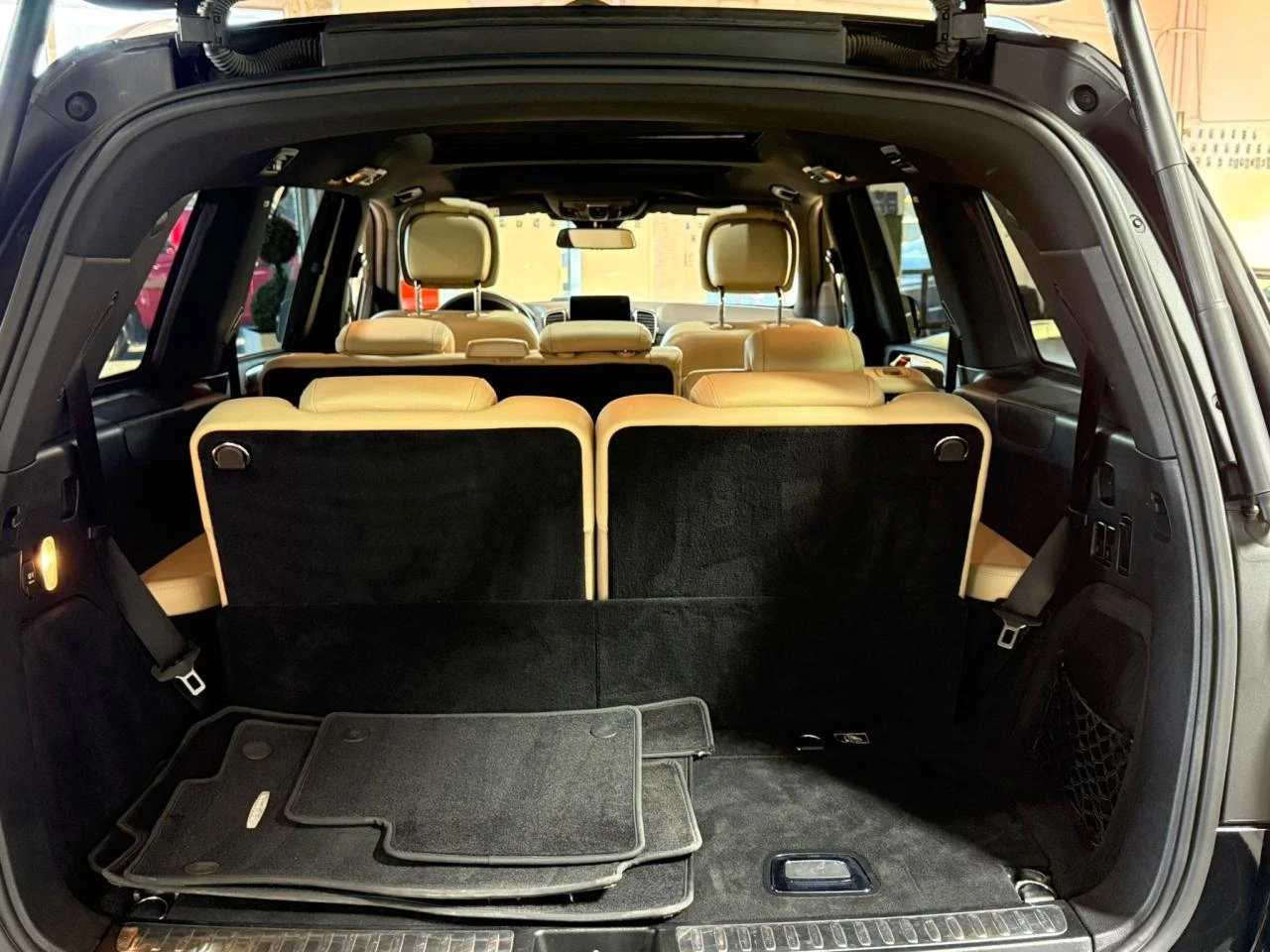 Mercedes-Benz GLS * 4MATIC* МАСАЖ* KEYLESS* ШИБИДАХ* 360КАМЕРА* , снимка 14 - Автомобили и джипове - 53828180