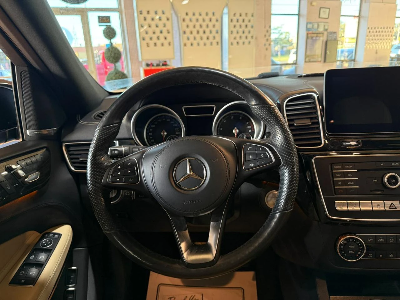 Mercedes-Benz GLS * 4MATIC* МАСАЖ* KEYLESS* ШИБИДАХ* 360КАМЕРА* , снимка 11 - Автомобили и джипове - 53828180