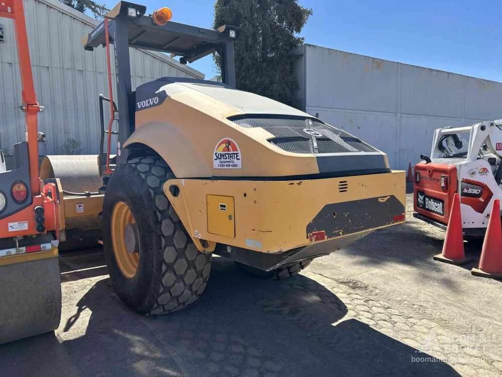 Валяк Volvo SD115B (D-Smooth), снимка 3 - Индустриална техника - 54642807