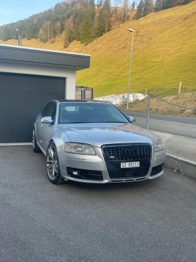 Audi S8 