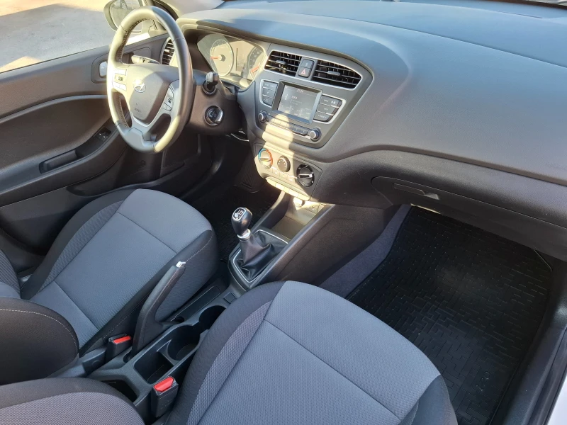 Hyundai I20 1.25i euro 6D 70 хил км !!!, снимка 6 - Автомобили и джипове - 47139467