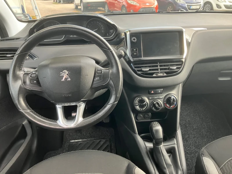 Peugeot 208 1.2i-Allure-eur6b, снимка 11 - Автомобили и джипове - 47924398