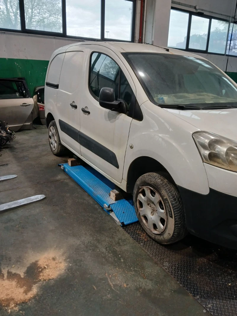 Peugeot Partner 1.6ehdi, снимка 5 - Автомобили и джипове - 50929417