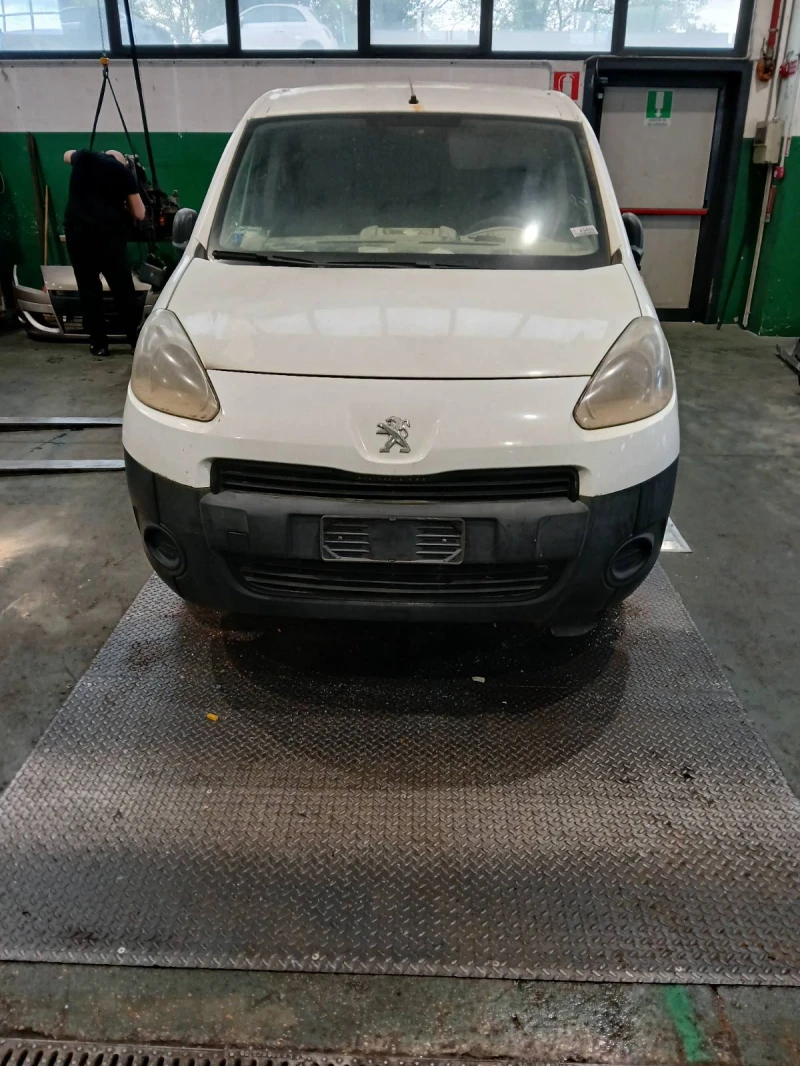 Peugeot Partner 1.6ehdi, снимка 3 - Автомобили и джипове - 50929417