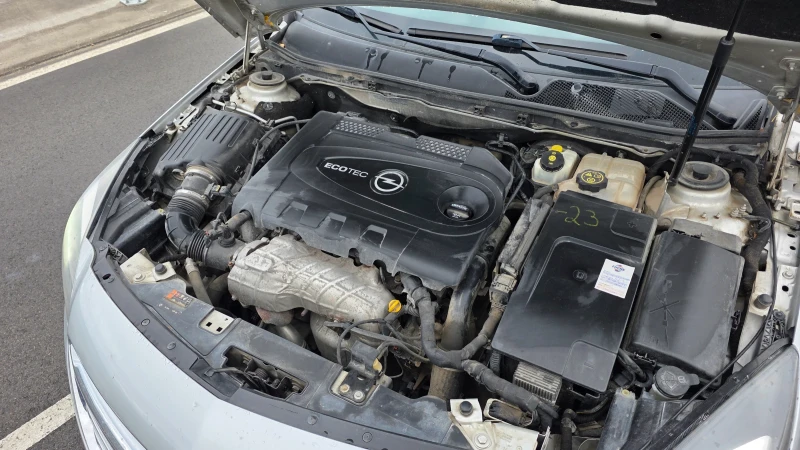 Opel Insignia Sports Tourer 2.0 CDTi, 131 k.c., снимка 5 - Автомобили и джипове - 52576461