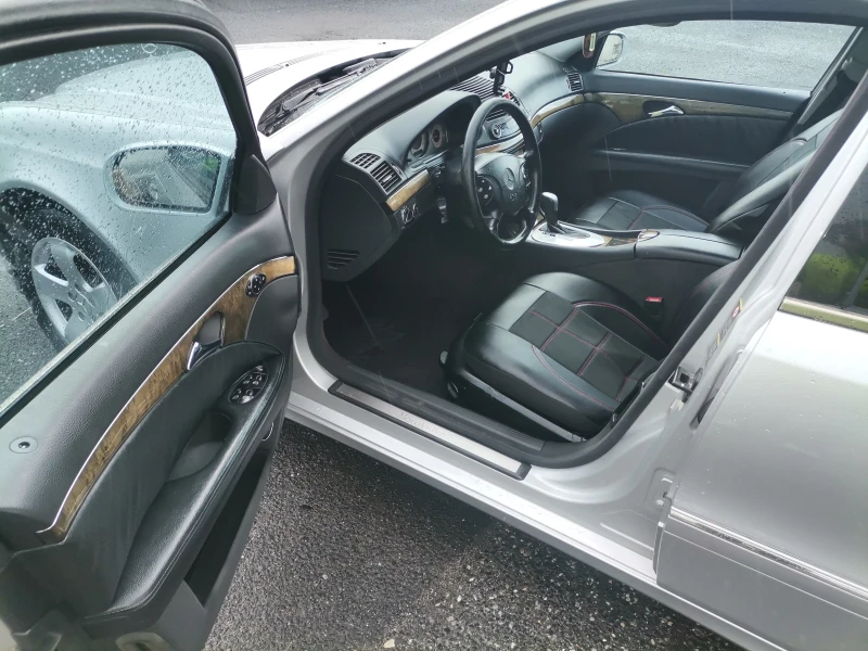 Mercedes-Benz E 320 Бартер, снимка 9 - Автомобили и джипове - 52702369