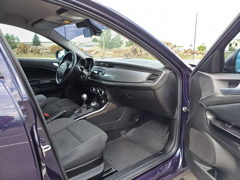 Alfa Romeo Giulietta 1.4T, снимка 9 - Автомобили и джипове - 52965027