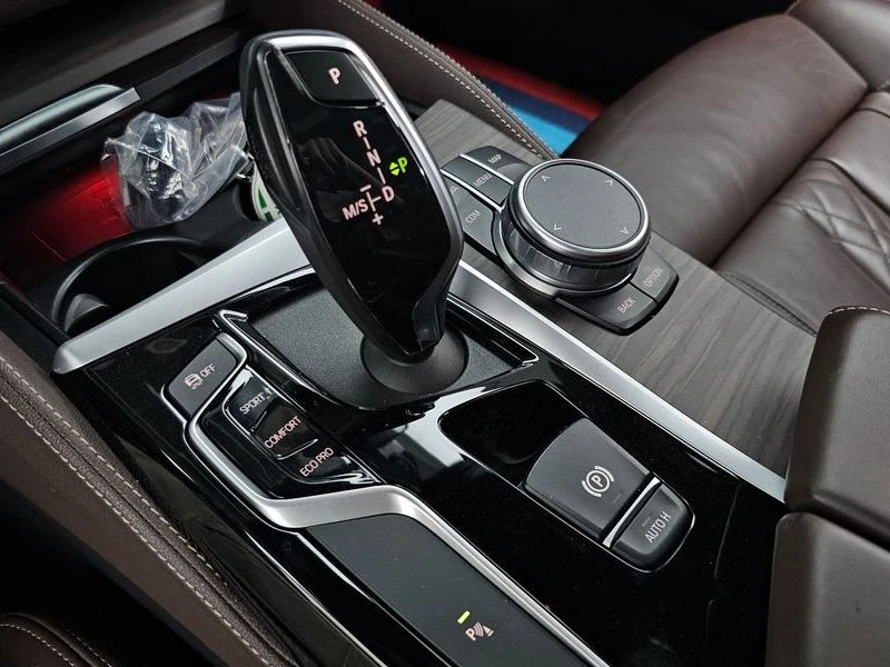 BMW 520 520I M Sports, снимка 11 - Автомобили и джипове - 55500738