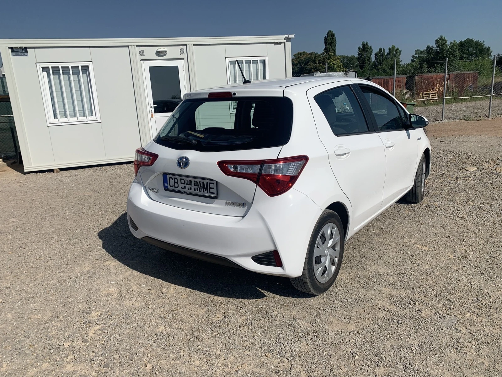 Toyota Yaris HYBRID - изображение 5