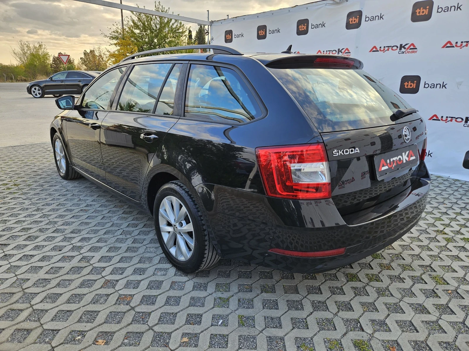 Skoda Octavia 1.6TDI-115кс= АВТОМАТ= НАВИ= СЕРВ.ИСТОРИЯ - изображение 5