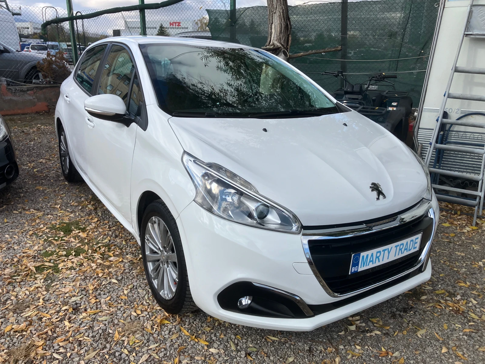 Peugeot 208 1.2i-Allure-eur6b - изображение 3