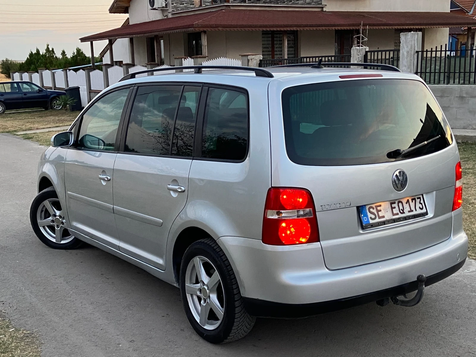 VW Touran 1.9TDI 105К.С. - изображение 2