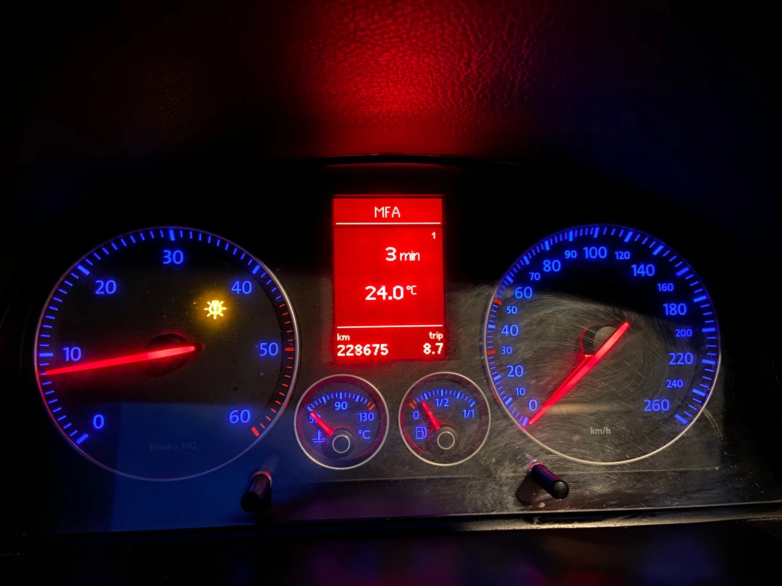 VW Touran 1.9TDI 105К.С. - изображение 7