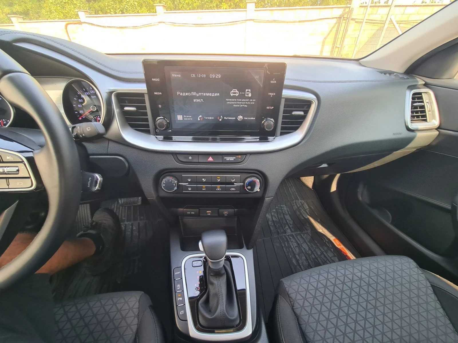 Kia Ceed 1.5i Benzin Automatic 2024 г. Гаранция , снимка 16 - Автомобили и джипове - 53732191