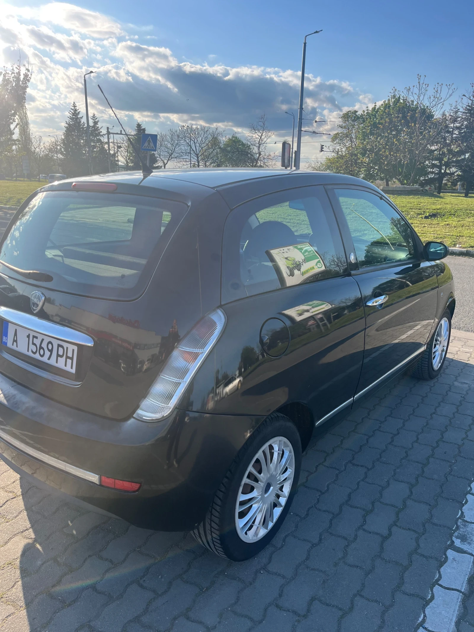 Lancia Ypsilon газ бензин, 1.4, снимка 2 - Автомобили и джипове - 54885749