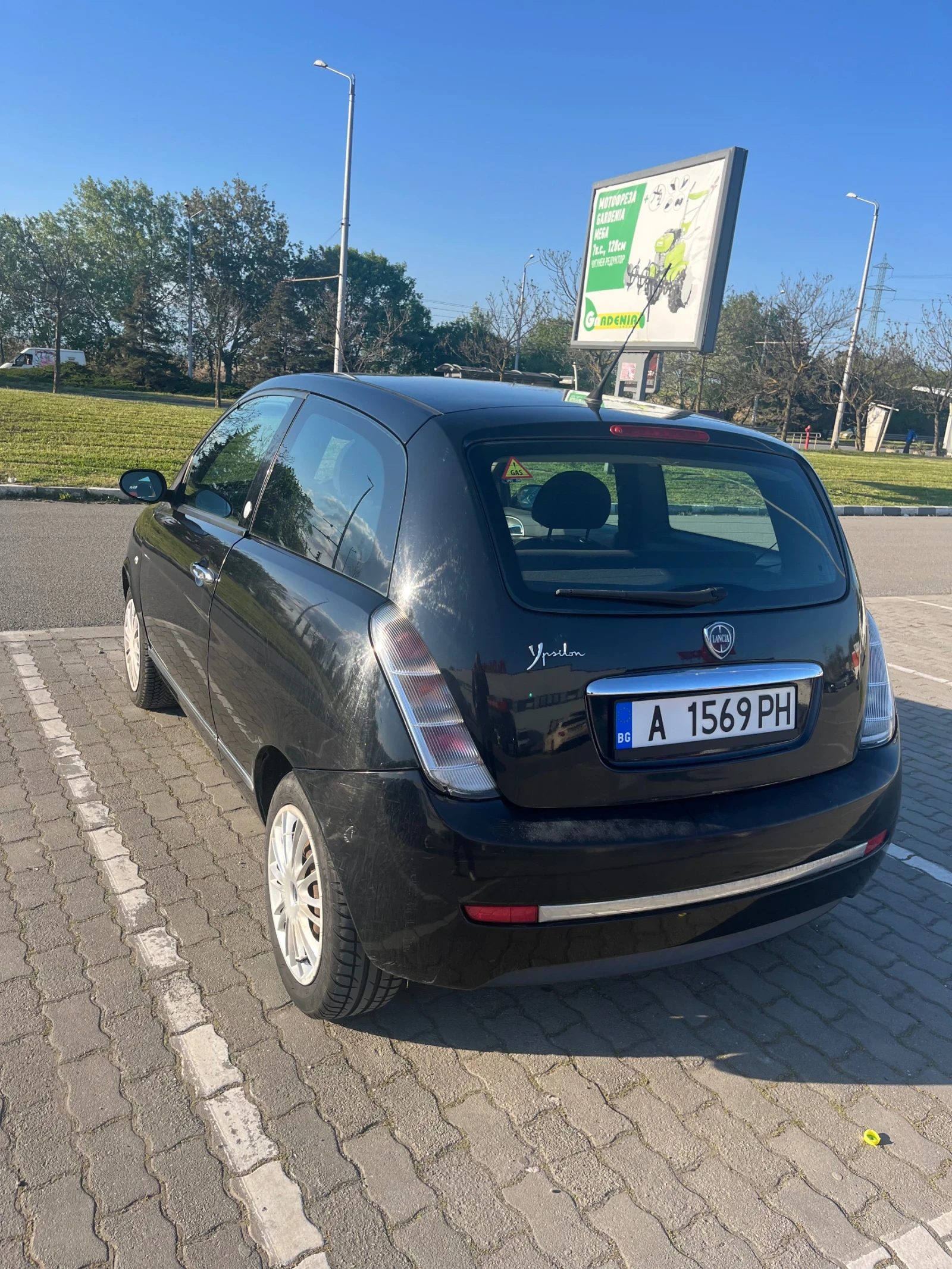 Lancia Ypsilon газ бензин, 1.4, снимка 3 - Автомобили и джипове - 54885749