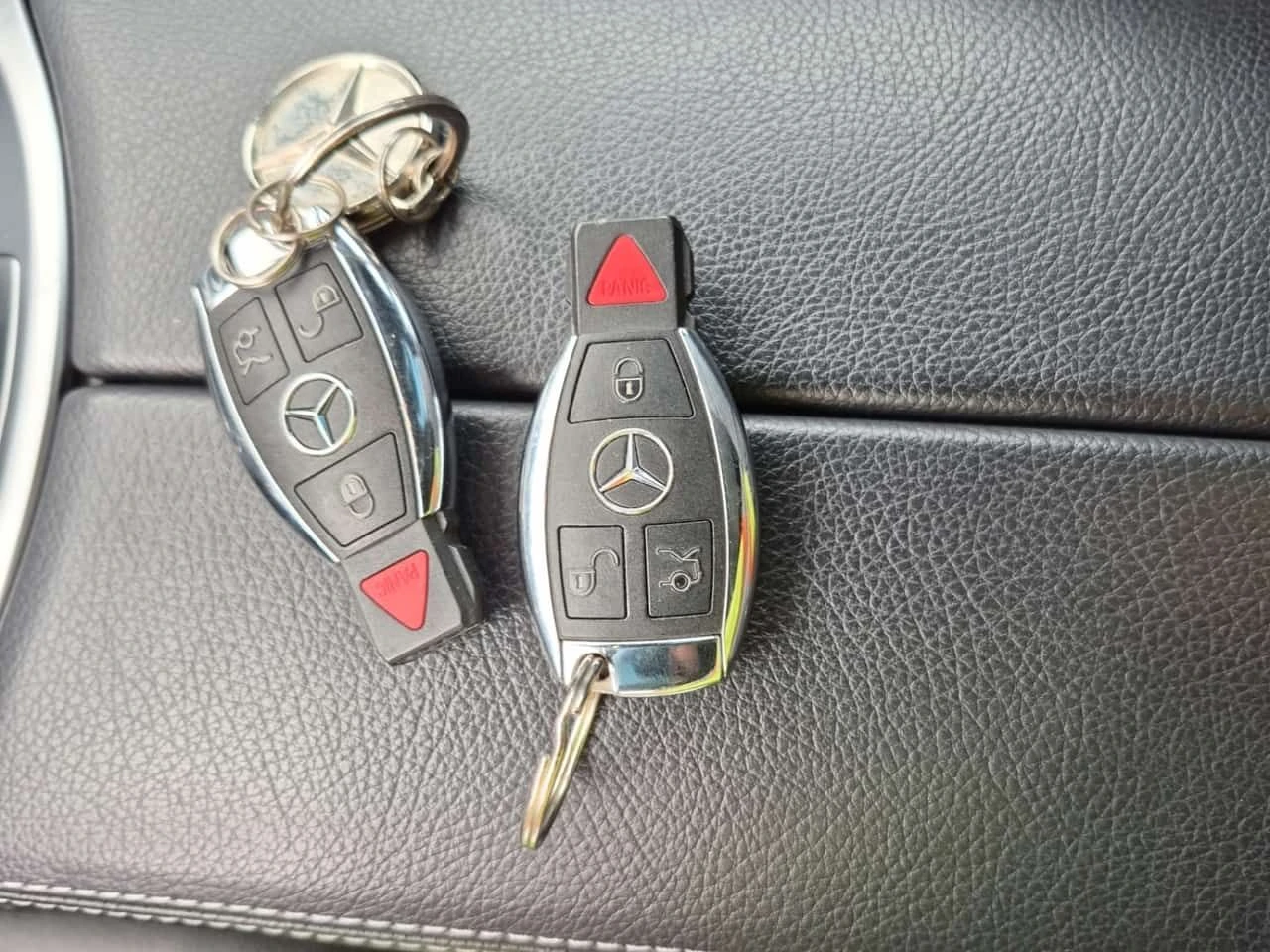 Mercedes-Benz C 300 АМГ ПАКЕТ/CARFAX /Кожа/Нави/Подгрев/Панорама, снимка 8 - Автомобили и джипове - 55619395