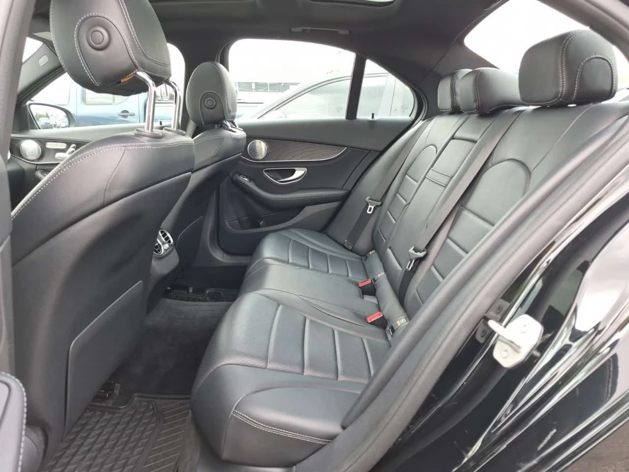 Mercedes-Benz C 300 АМГ ПАКЕТ/CARFAX /Кожа/Нави/Подгрев/Панорама, снимка 11 - Автомобили и джипове - 55619395