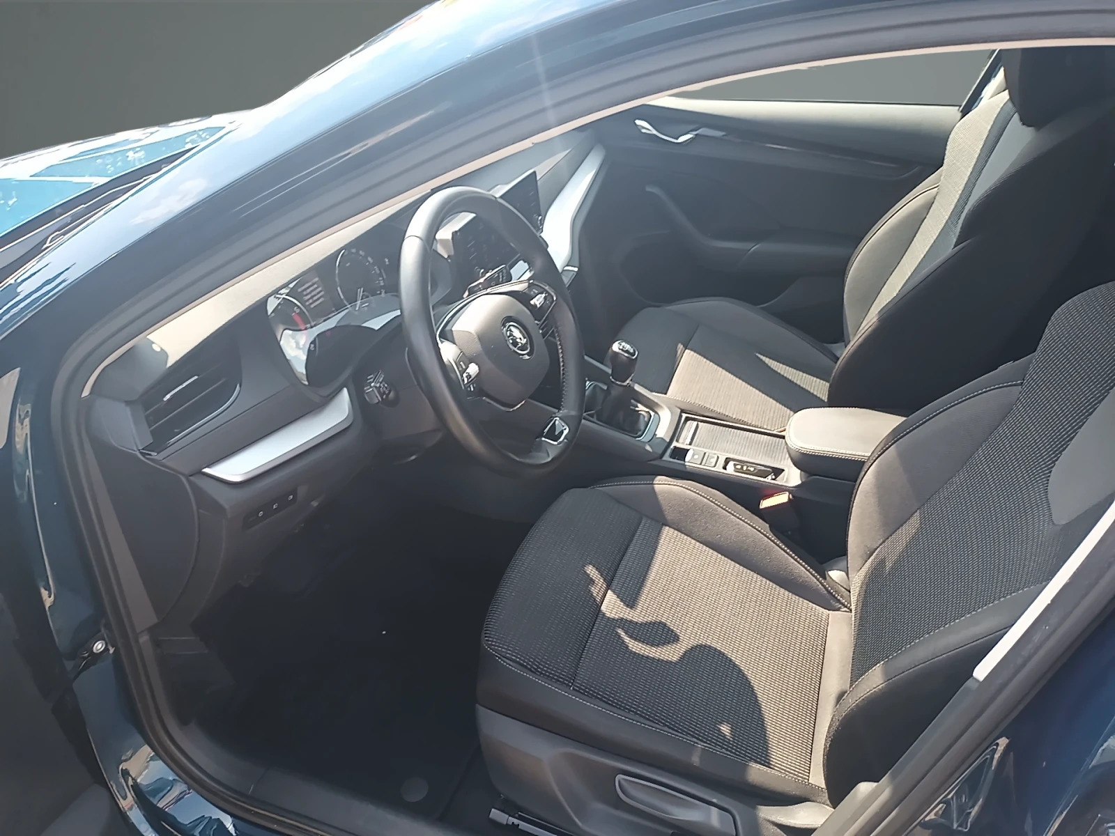 Skoda Octavia 1.5TSI / 6MT, снимка 9 - Автомобили и джипове - 55798432