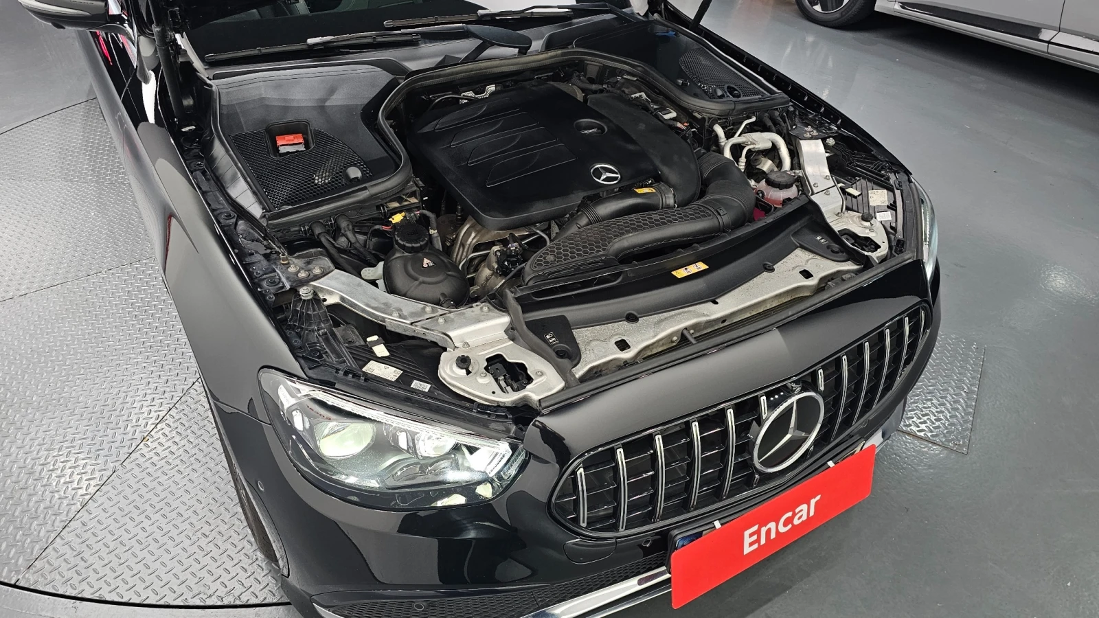 Mercedes-Benz E 350 4MATIC Avantgarde, снимка 3 - Автомобили и джипове - 55885981