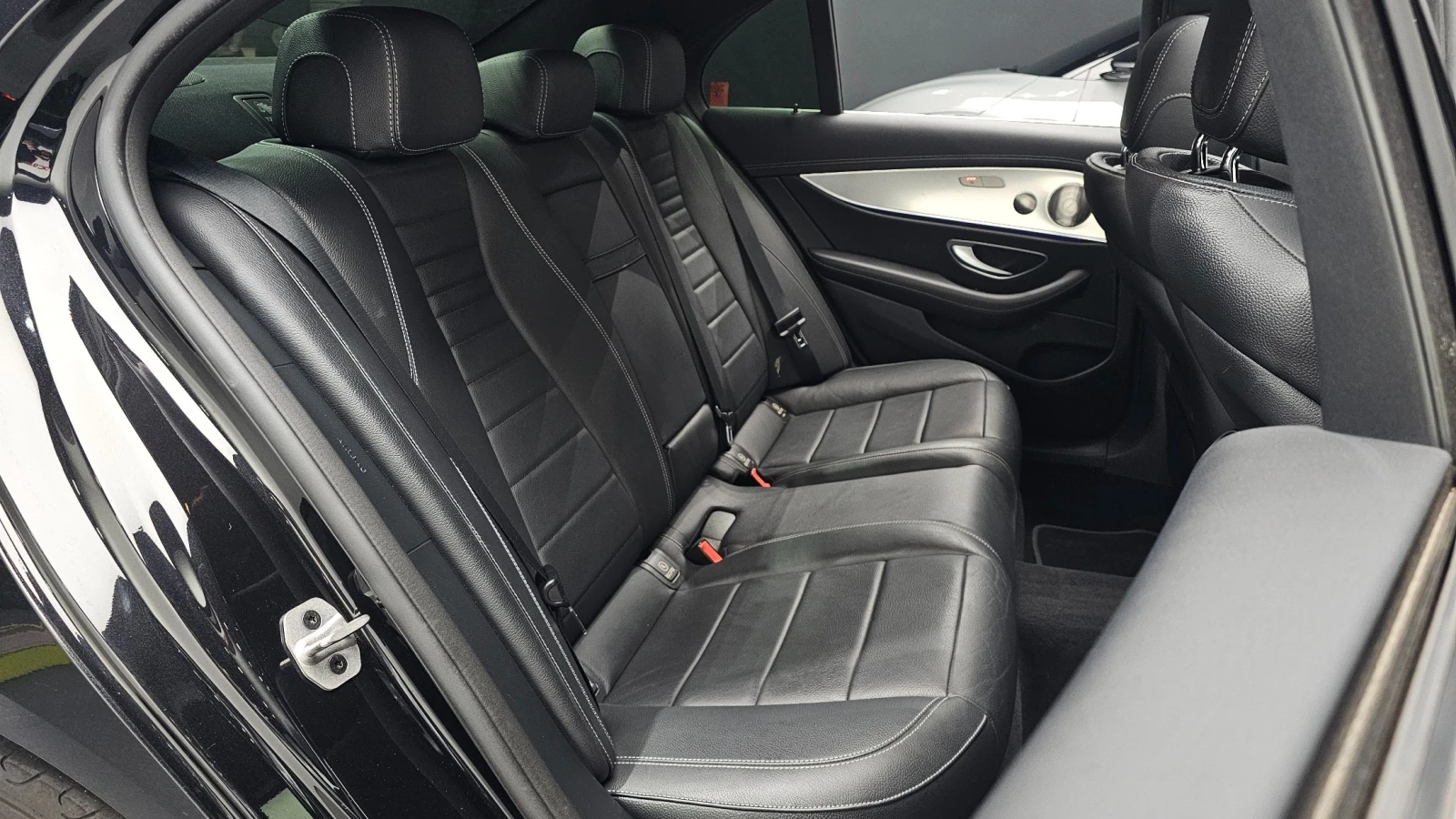 Mercedes-Benz E 350 4MATIC Avantgarde, снимка 6 - Автомобили и джипове - 55885981