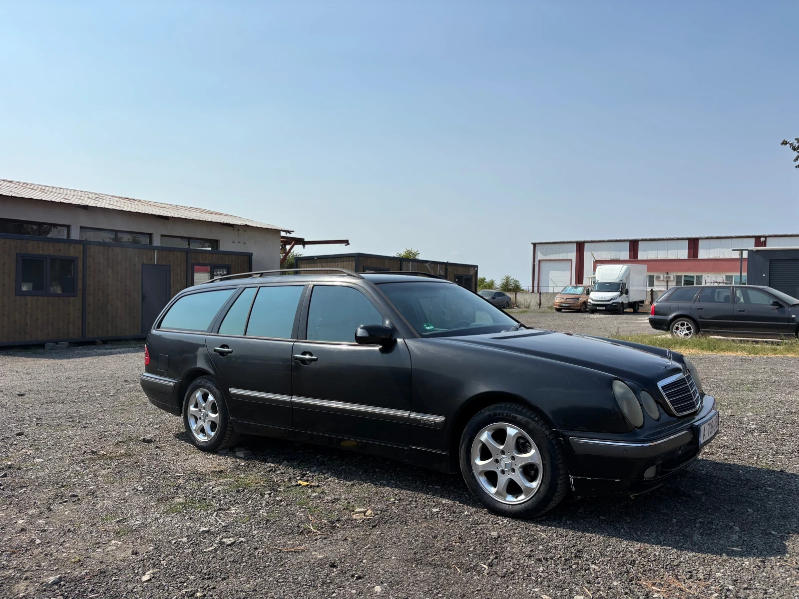 Mercedes-Benz E 220, снимка 4 - Автомобили и джипове - 56042681