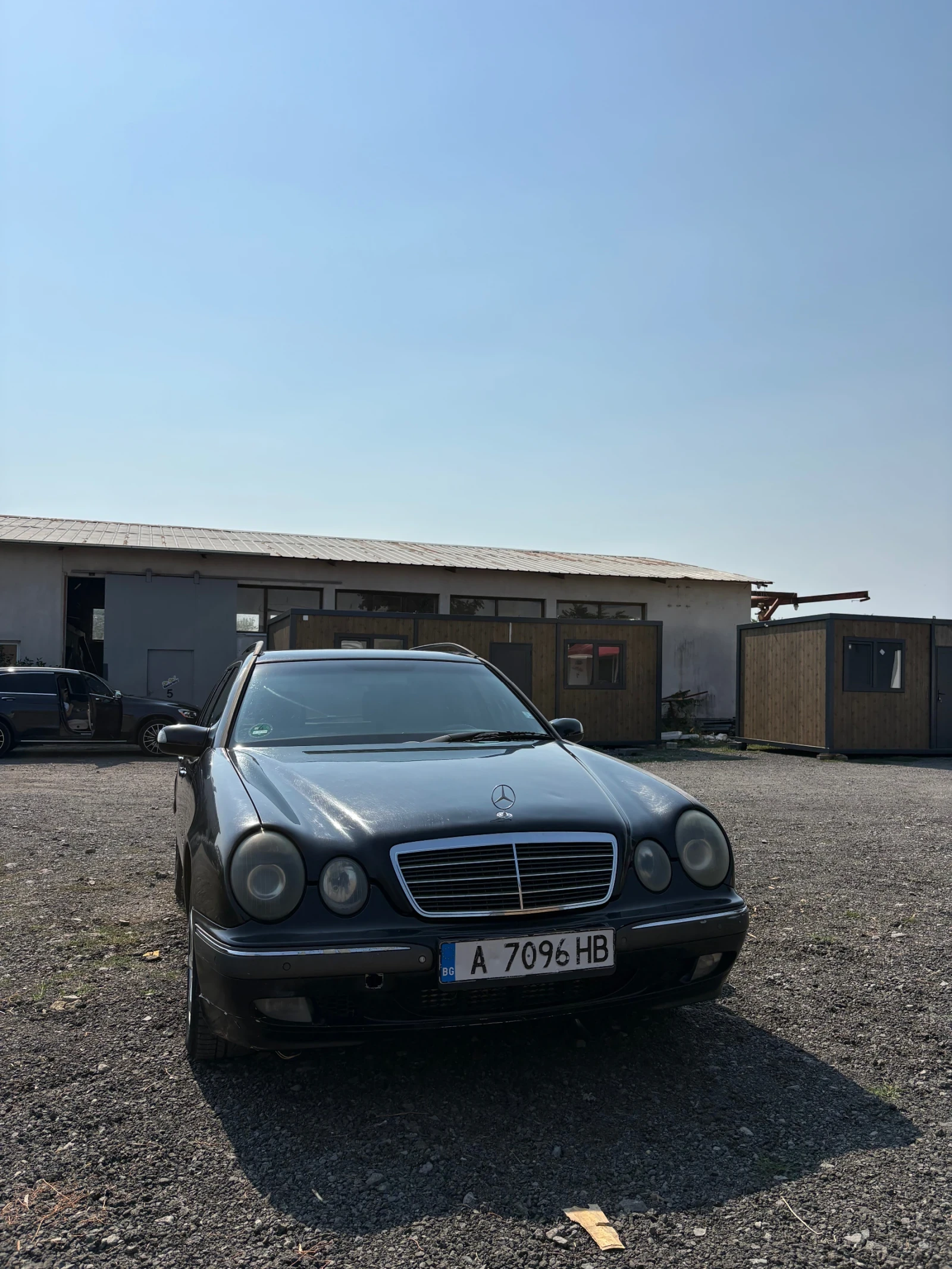 Mercedes-Benz E 220, снимка 2 - Автомобили и джипове - 56042681
