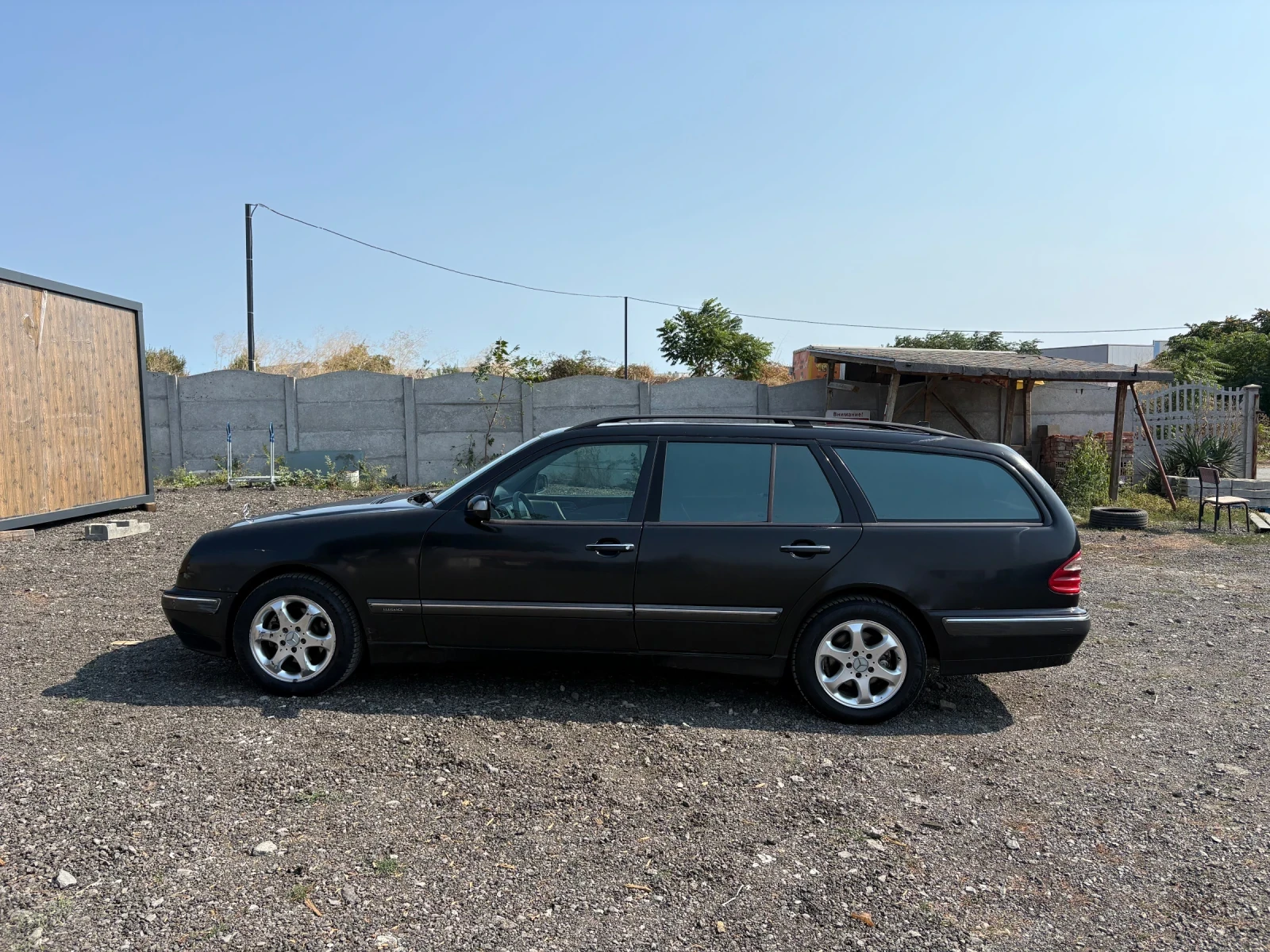 Mercedes-Benz E 220, снимка 5 - Автомобили и джипове - 56042681