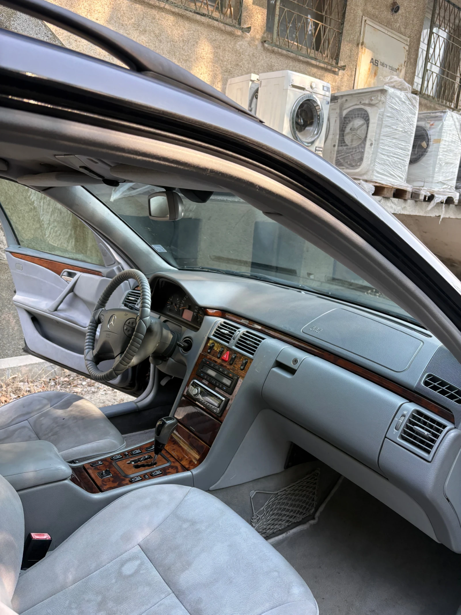 Mercedes-Benz E 220, снимка 7 - Автомобили и джипове - 56042681