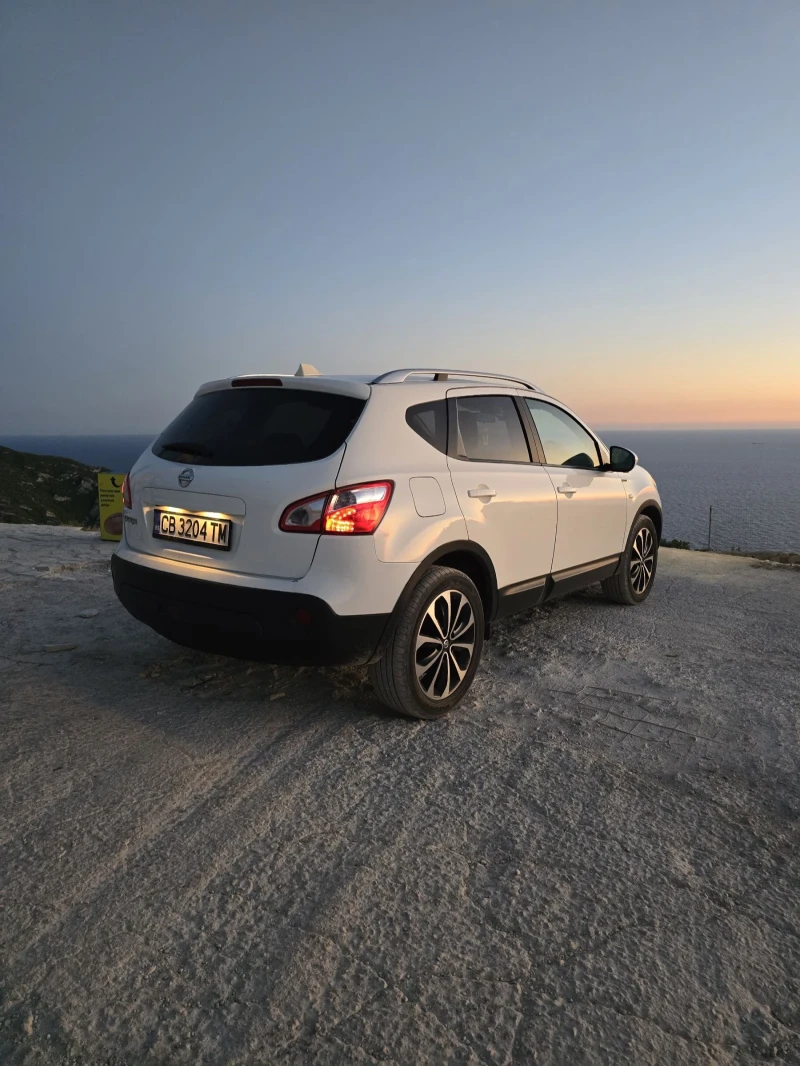 Nissan Qashqai 2.0L. 4х4/ Газ/Панорама/360 , снимка 2 - Автомобили и джипове - 52830699